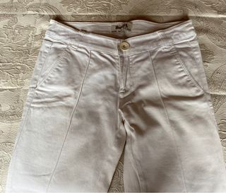 Pantalón vaquero blanco de campana muevo
