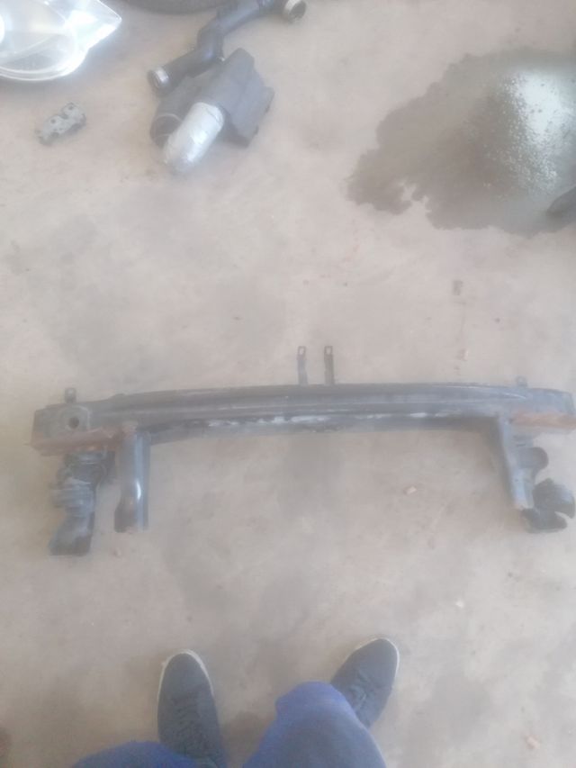 Traviesa paragolpes delantero eos