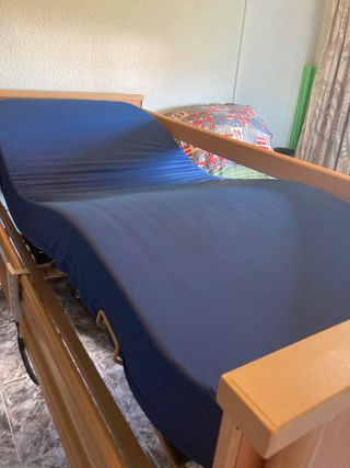 Cama articulada poco uso