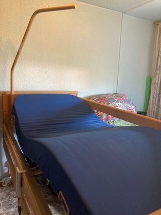 Cama articulada poco uso
