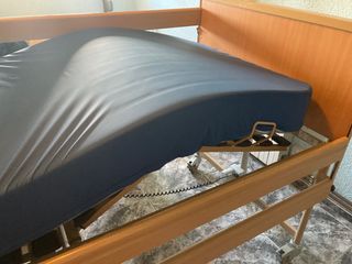 Cama articulada poco uso
