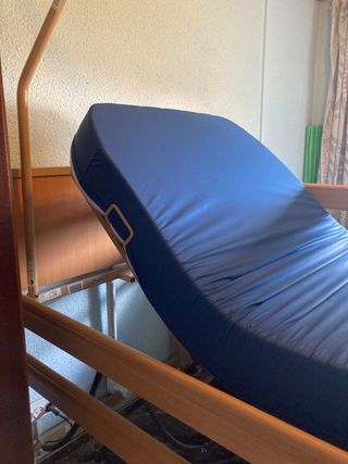 Cama articulada poco uso
