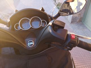 SYM JOYMAX 300i Start & Stop