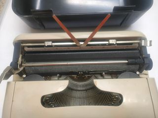 Maquina de escribir olivetti Elsa 1035
