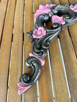 Figura/Copete/Dintel pintado decorativo