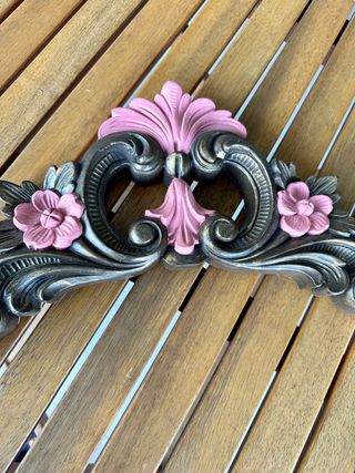 Figura/Copete/Dintel pintado decorativo