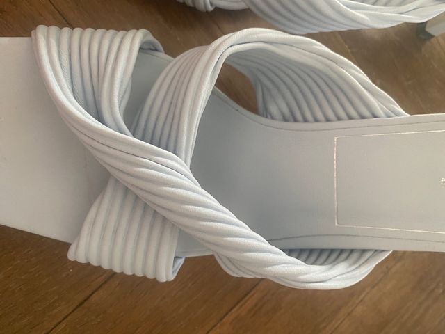 Sandalias tacon azul Zara