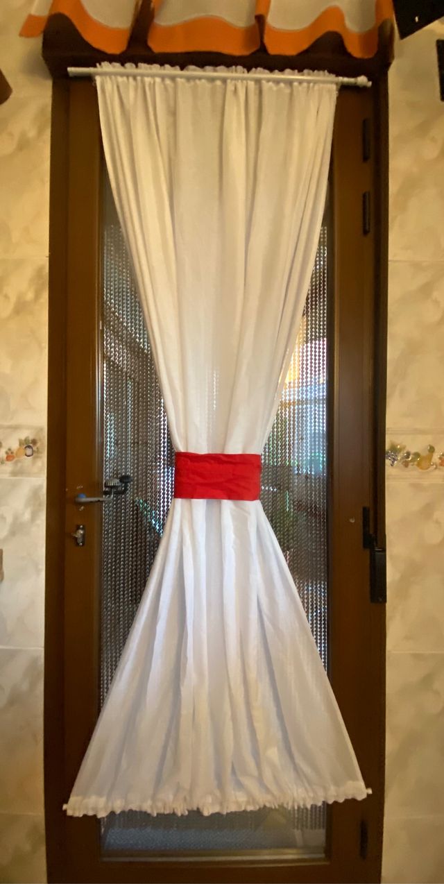 Visillo de tela blanco con varillas 