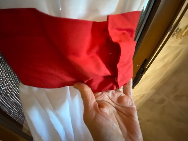 Visillo de tela blanco con varillas 