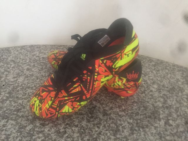 BOTAS FUTBOL ADIDAS MESSI T42 1/2