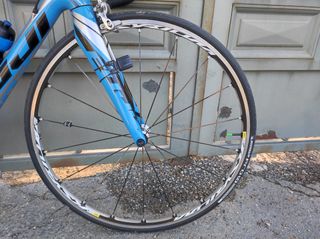 Bicicleta Fuji de carbono grupo Ultegra