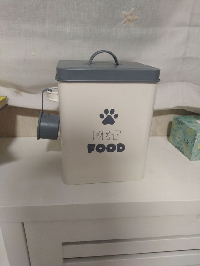 Dispensador de comida para mascotas