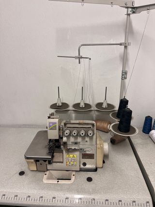 Maquina de coser overlock Pegasus en buen estado