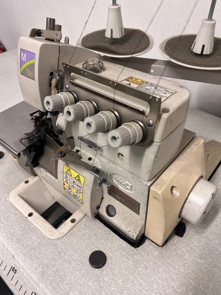 Maquina de coser overlock Pegasus en buen estado