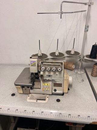 Maquina de coser overlock Pegasus en buen estado