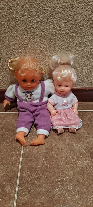 Dos muñecas