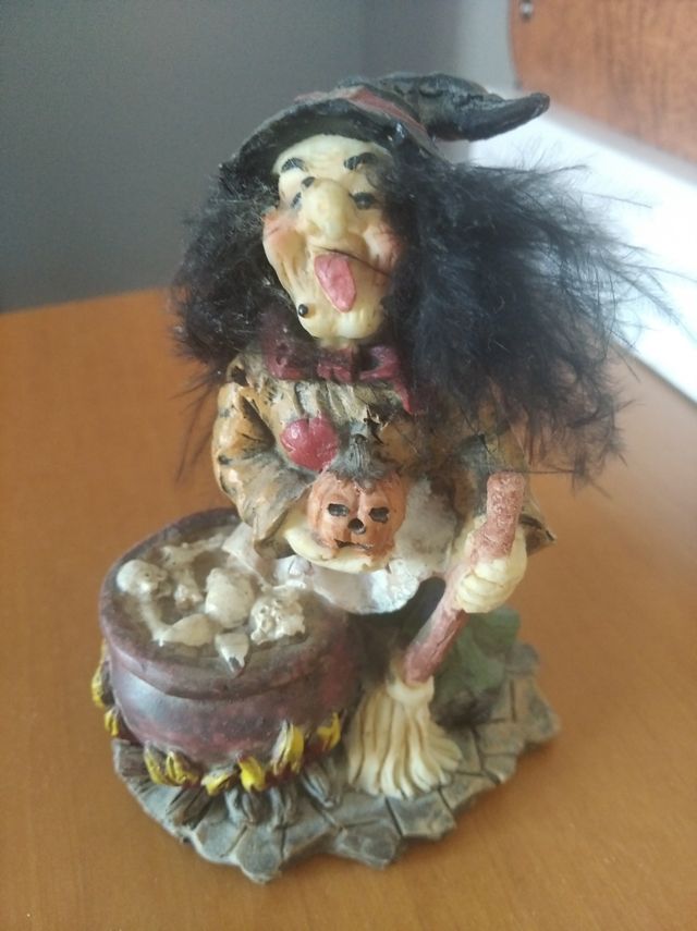 figura bruja decoración 