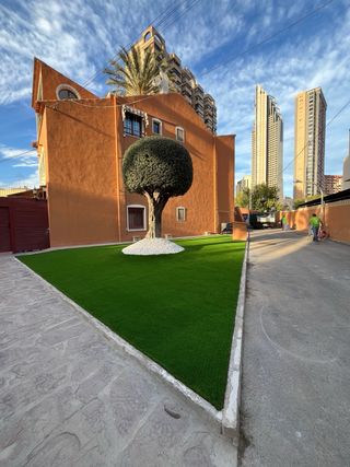 montadores de cesped artificial y distribuidores 