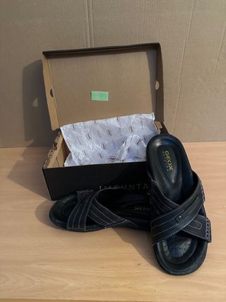 Sandalias Geox negras.