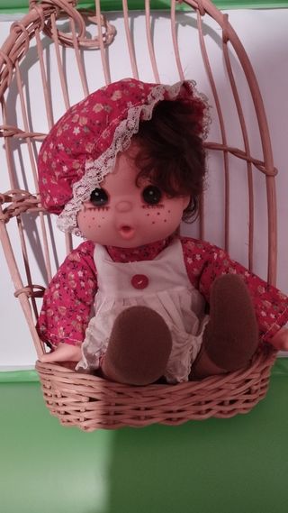 Bambolina sulla dondola