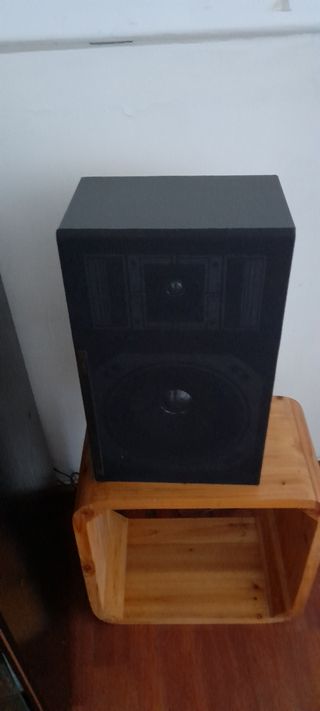 Equipo de musica Aiwa con mueble y 2 altavoces