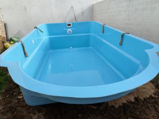 PISCINAS DE POLIÉSTER MODELO ROMANA 6X3
