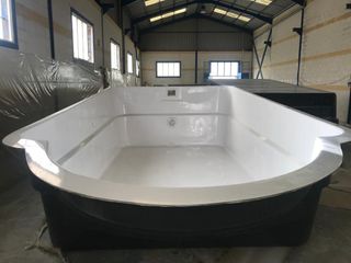 PISCINAS DE POLIÉSTER MODELO ROMANA 6X3