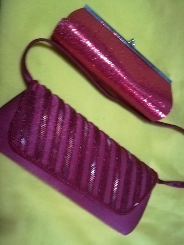 Cartera sobre de mano burdeos