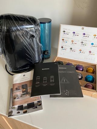 Cafetera  Nespresso Vertuo Plus Deluxe Black C