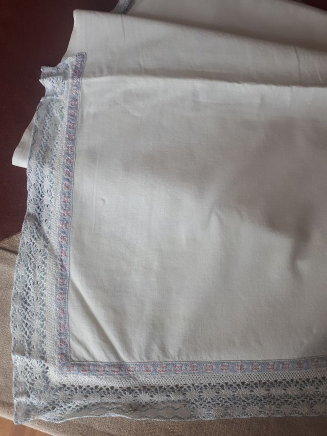 sabana y almohadon con puntilla