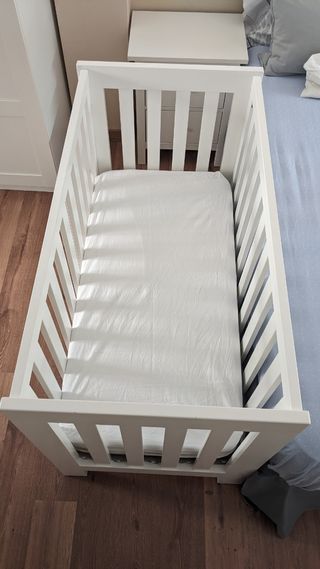 Cuna de bebé con colchon