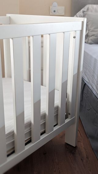 Cuna de bebé con colchon