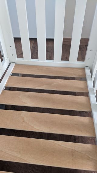 Cuna de bebé con colchon