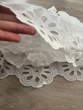 falda/pantalón blanca