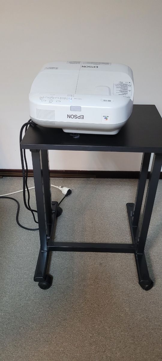 OFERTON Proyector EPSON +pantalla + lámpara