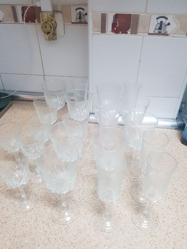 Lote de 21 copas finas de calidad.