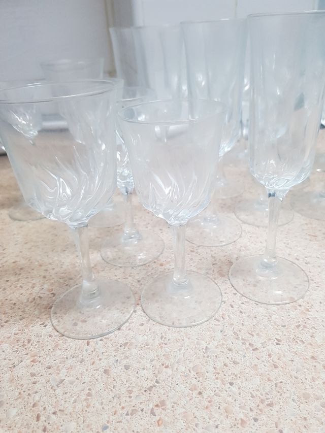 Lote de 21 copas finas de calidad.