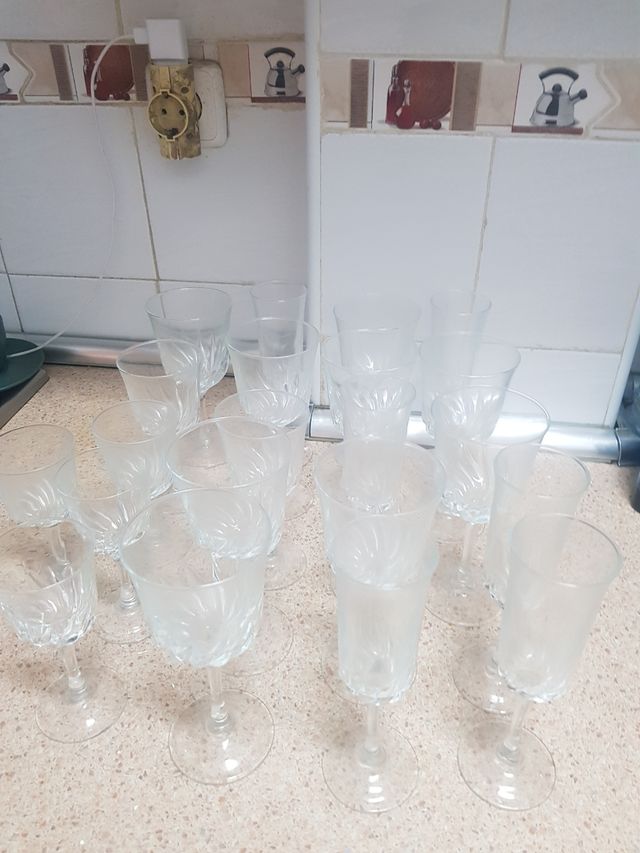 Lote de 21 copas finas de calidad.