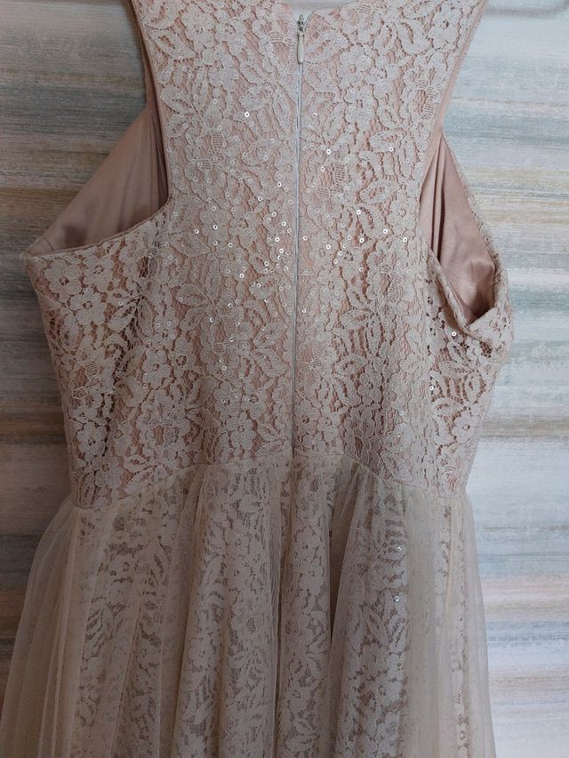 Vestido de encaje y tul