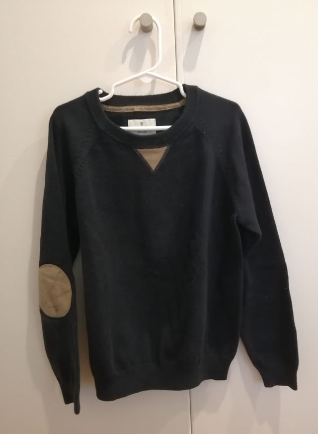 Suéter niño azul marino.Coderas. 7 años