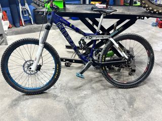 vendo bicicleta kona stinky de descenso y montaña 
