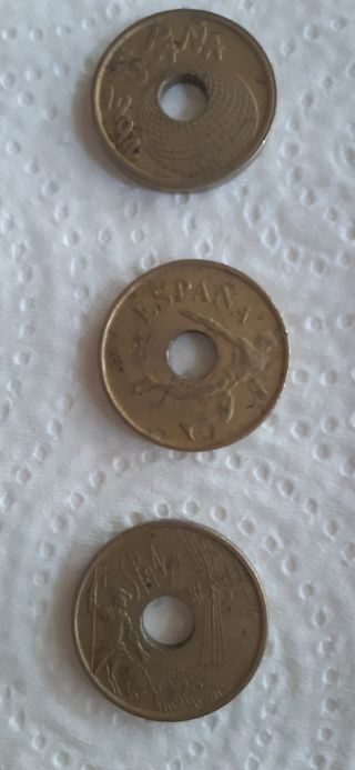 Monedas 25 pesetas con agujero