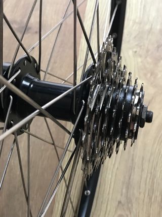Llanta bicicleta carretera trasera con piñon de 7v