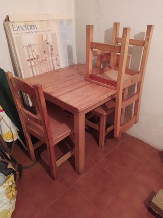 Mesa madera con 4 sillas