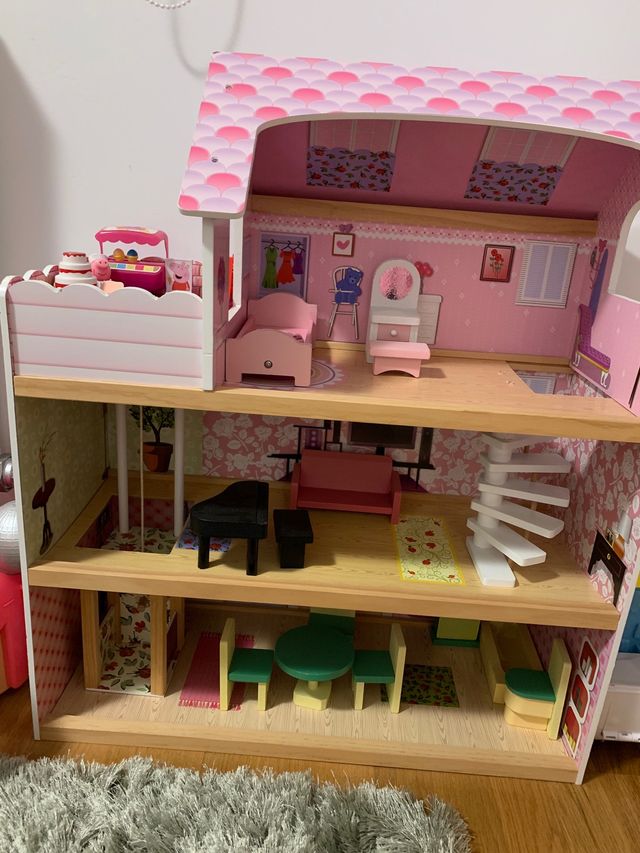 casa madera muñecas