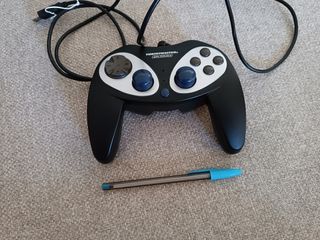 Mando PC Trustmaster.