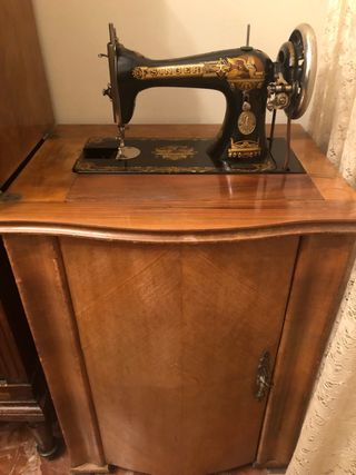 SINGER R29106 antigua con mueble