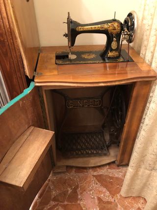 SINGER R29106 antigua con mueble