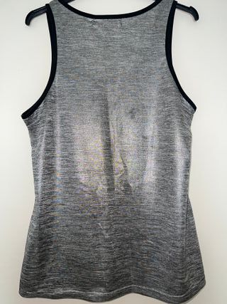Camiseta de tirantes plateada