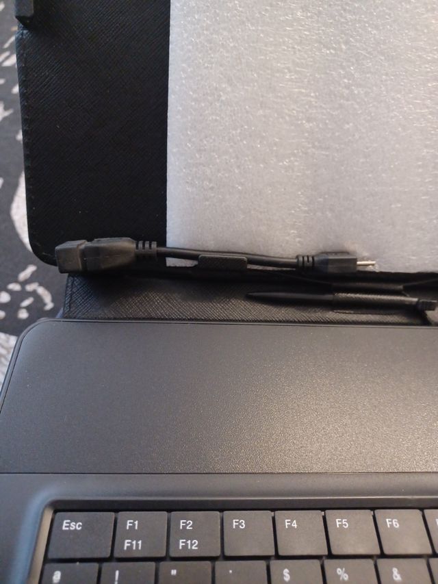 Funda Tablet + Teclado Mtk Nueva + accesorios